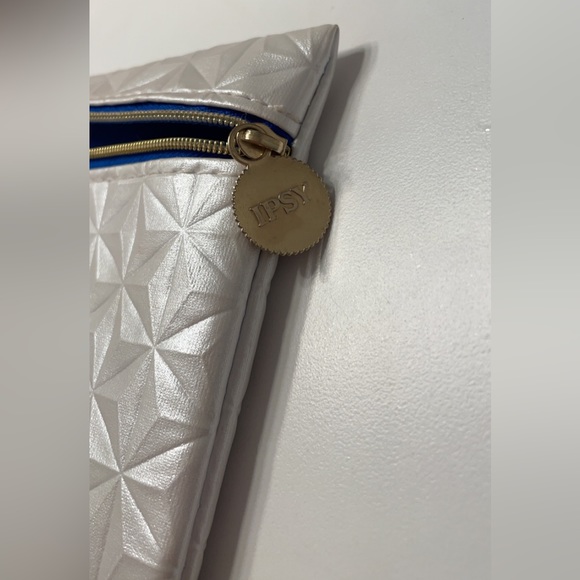 (FREE if added to ANY item/bundle w another item(s) | IPSY Bags Set of 3 | - Picture 5 of 15